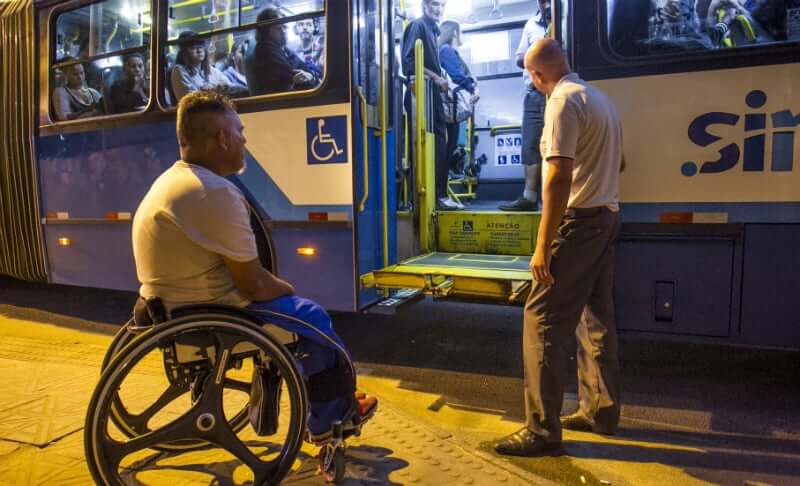 Deficientes Físicos em Florianópolis: Meios de transportes adaptados 