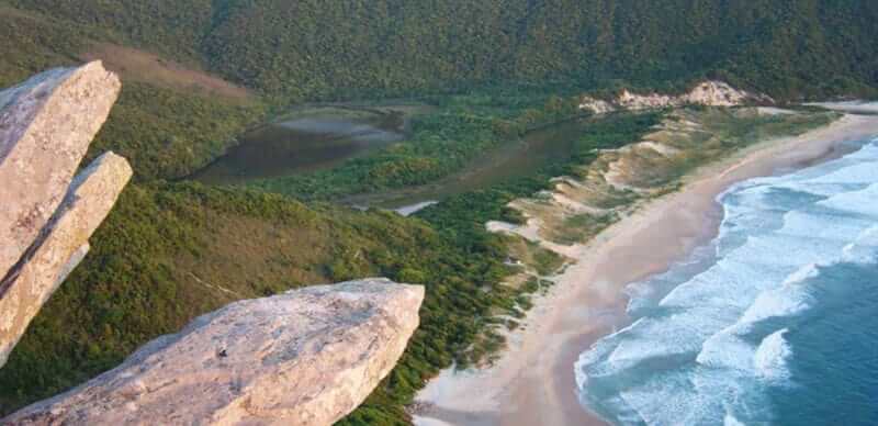 Praia da Lagoinha do Leste em Florianópolis: Morro das Coroas