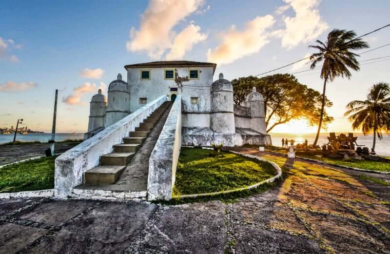 Passeios românticos em Salvador: Fortaleza de Monte Serrat