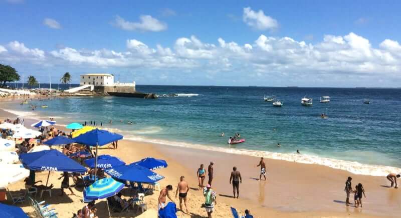 Passeios românticos em Salvador: Praia do Porto da Barra