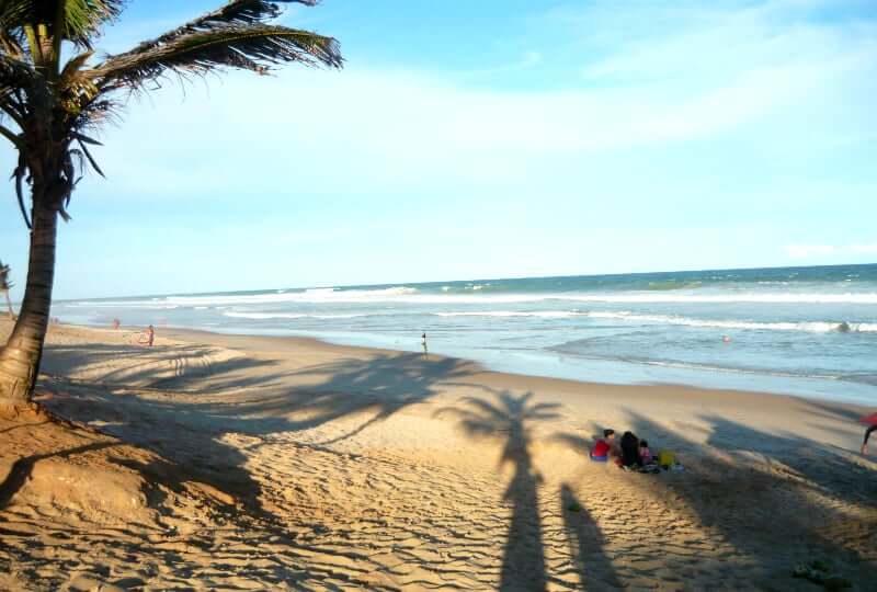 Praia do Flamengo em Salvador: Trechos mais desertos
