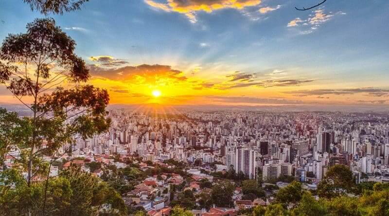 Passeios românticos em Belo Horizonte: Pôr do sol no Mirante do Mangabeiras