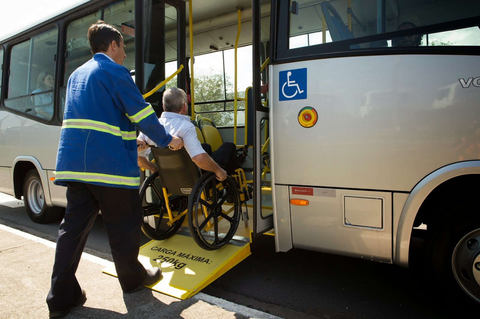 Deficientes físicos em Belo Horizonte: Ônibus adaptado