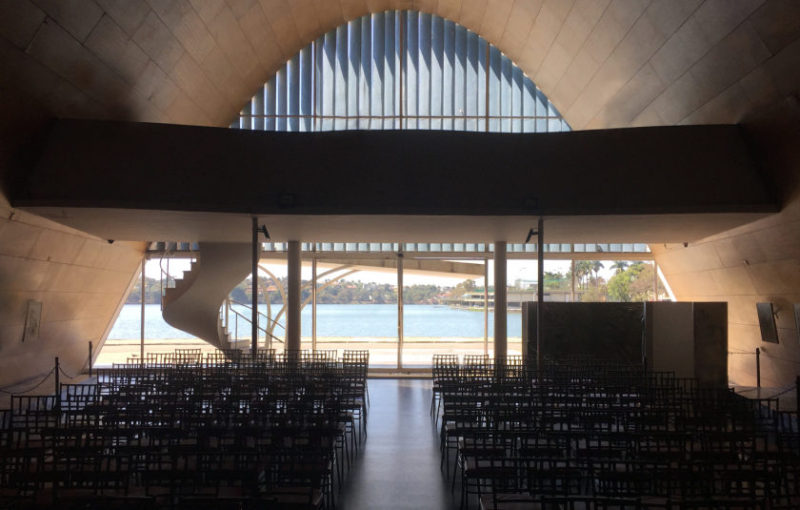 Igreja São Francisco de Assis em Belo Horizonte: Vista de dentro da igreja