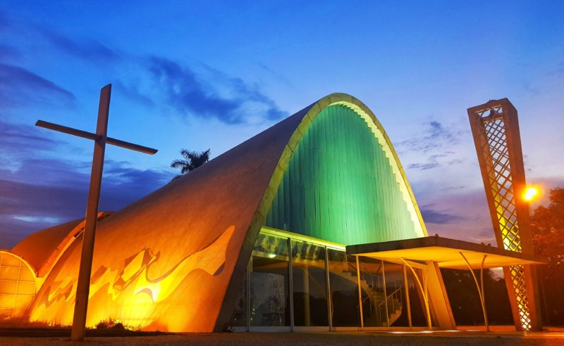 Igreja São Francisco de Assis em Belo Horizonte: Igreja a noite