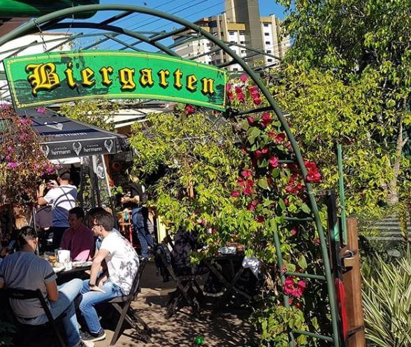 O que fazer no verão em Blumenau: Biergarten